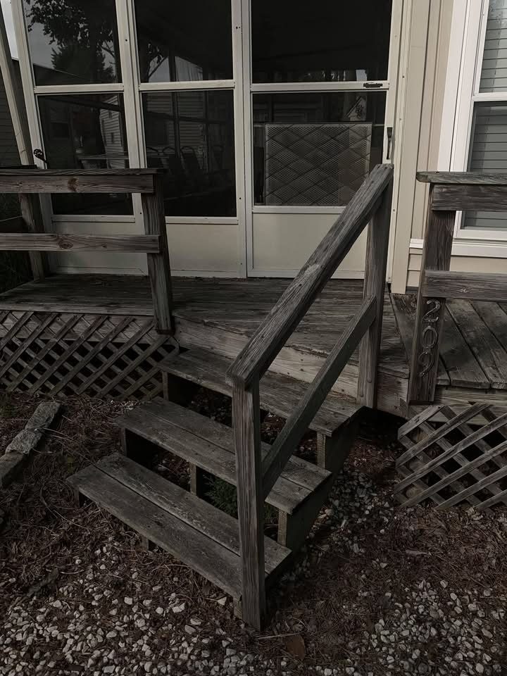 Deck with Framed Lattice — photograph 5
