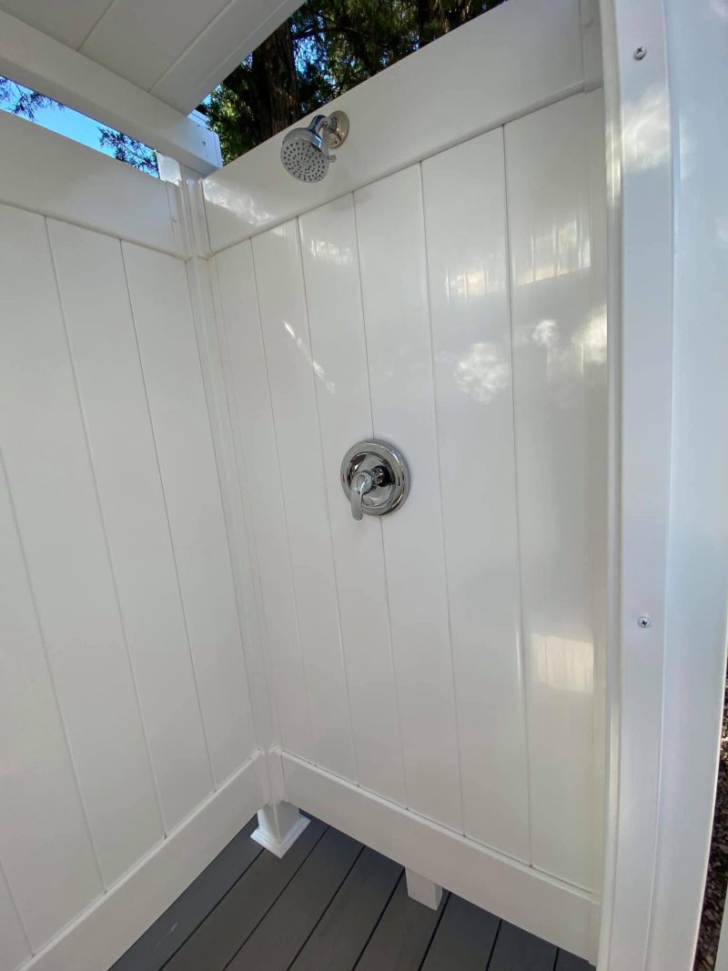 Outdoor Shower with Bench — photograph 1