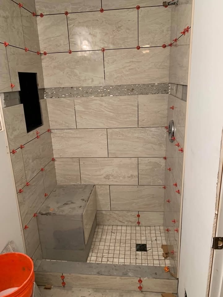 Standing Shower & Bench — photograph 7