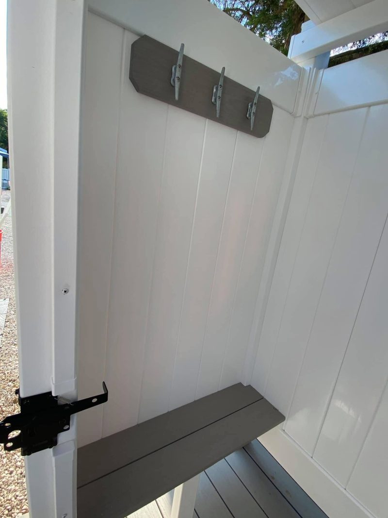 Outdoor Shower with Bench — photograph 2