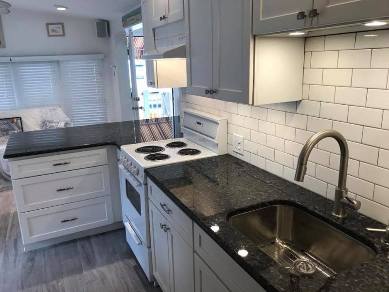 White Shaker & Black Granite — photograph 1