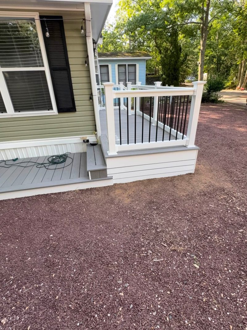 Front Porch & Back Ground Level Deck — photograph 2