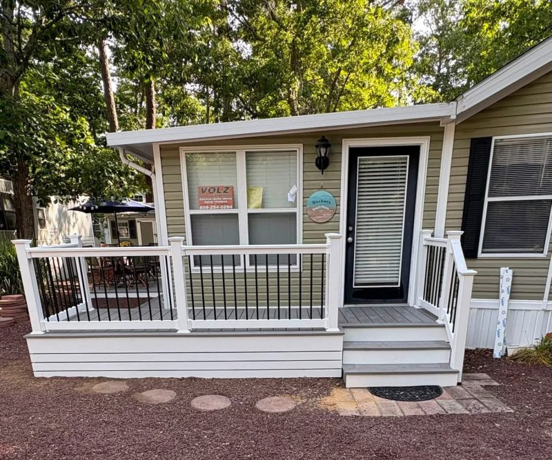 Front Porch & Back Ground Level Deck — photograph 1