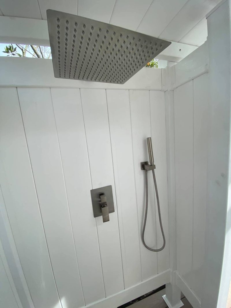 Rain-Head Outdoor Shower — photograph 3