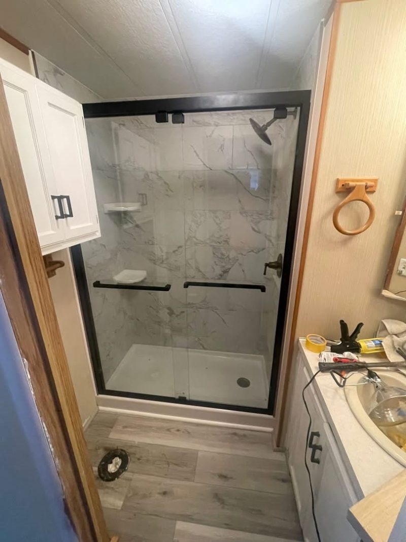 Sliding Glass Shower — photograph 1